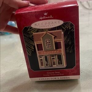 1998 Hallmark Keepsake Grocery Store Ornament